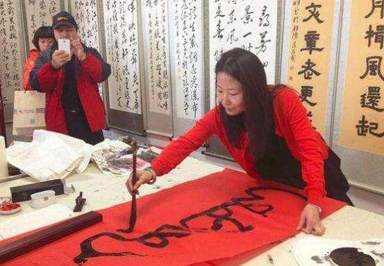 慈禧「第五代外孫女」公開身份!49歲似慈禧般樣貌,氣質上佳,還有一樣過人本領