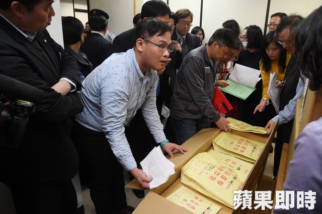 百名法官出動！台北市長選舉「重新驗票」正式開始　丁守中再嗆「選務人員害我」柯文哲回應了