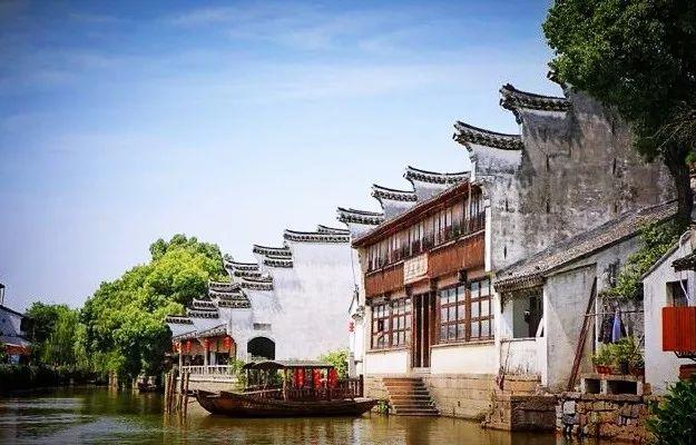 此生一定要去這「7個古色古香的小鎮」逛逛！第四處彷彿穿越時空回到過去