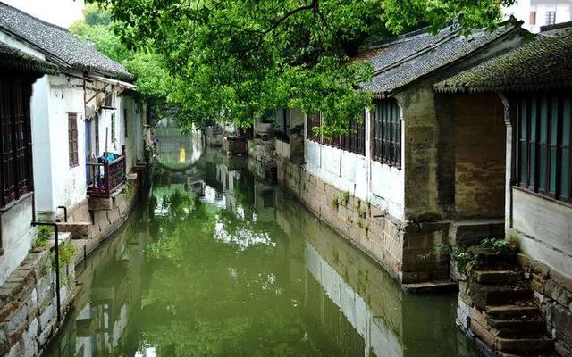 此生一定要去這「7個古色古香的小鎮」逛逛！第四處彷彿穿越時空回到過去
