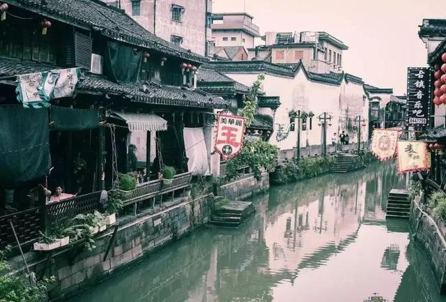 此生一定要去這「7個古色古香的小鎮」逛逛！第四處彷彿穿越時空回到過去