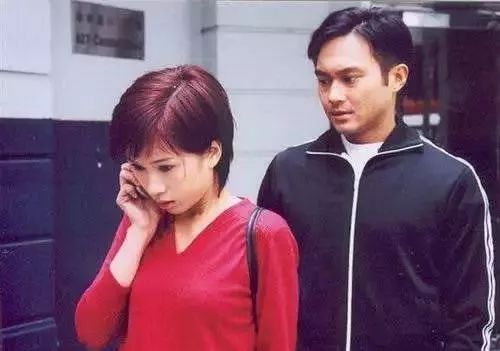 她曾飾「成龍的妹妹、和張衛健搭檔」歷經丈夫財務危機!如今過得低調幸福