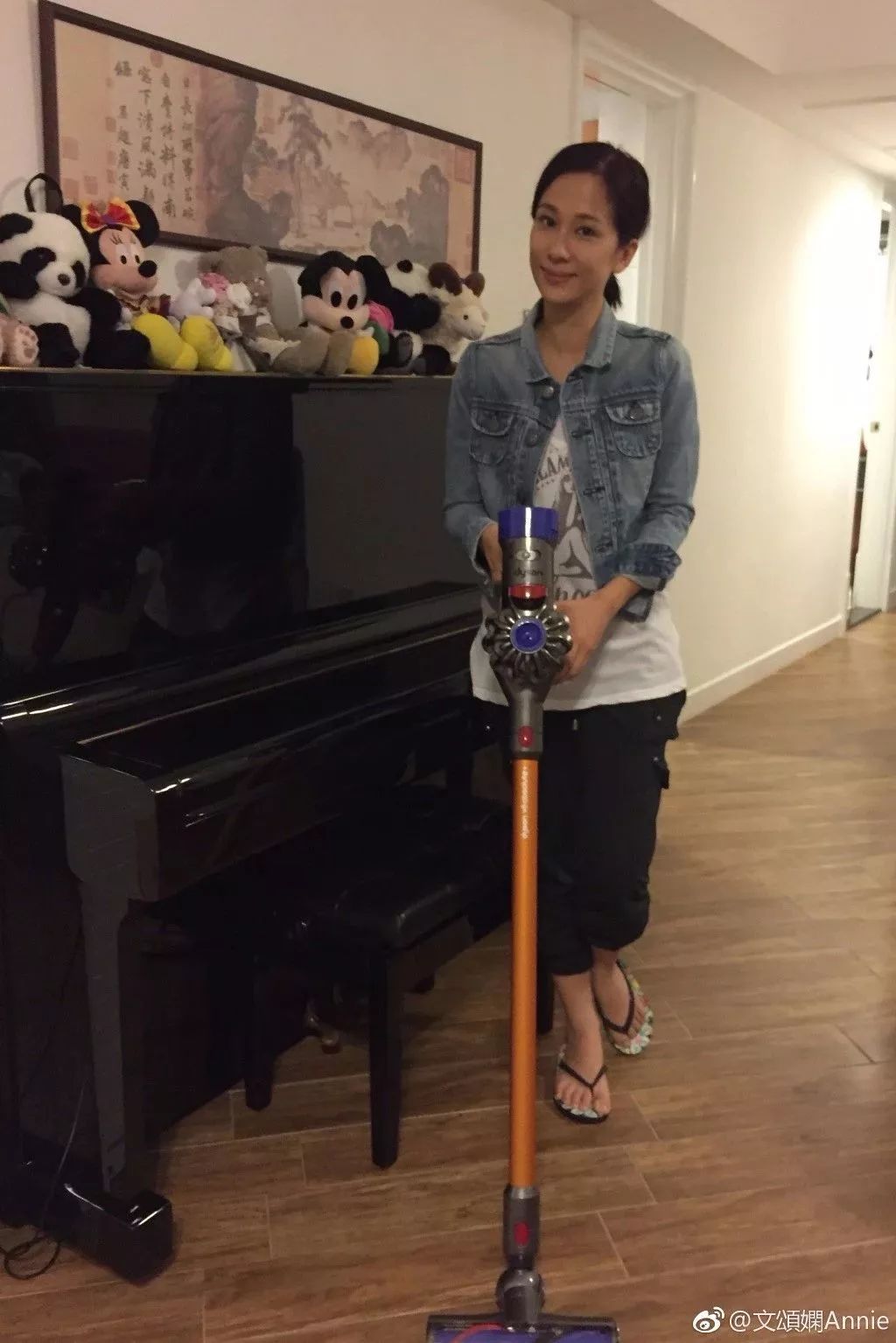 她曾飾「成龍的妹妹、和張衛健搭檔」歷經丈夫財務危機!如今過得低調幸福