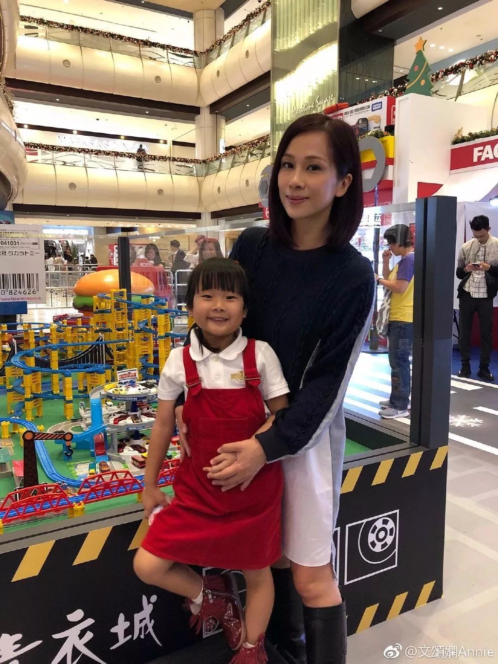 她曾飾「成龍的妹妹、和張衛健搭檔」歷經丈夫財務危機!如今過得低調幸福