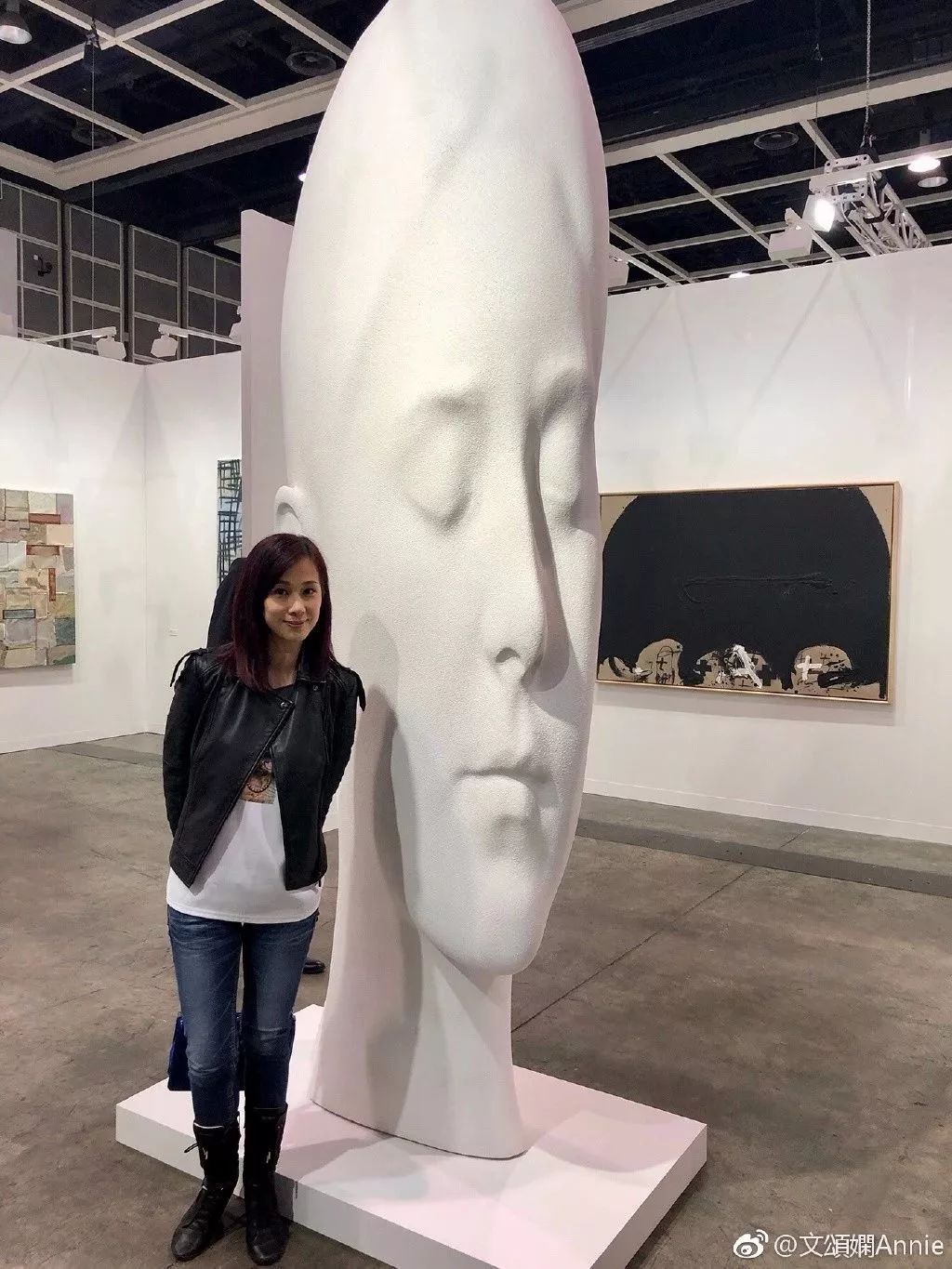 她曾飾「成龍的妹妹、和張衛健搭檔」歷經丈夫財務危機!如今過得低調幸福