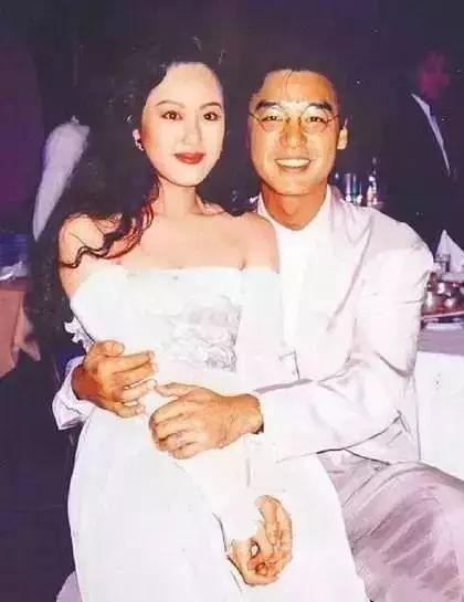 她曾嫁鐘鎮濤、與富商交往背負「香港第一妖女」罵名!如今逆轉命運活得精彩自在