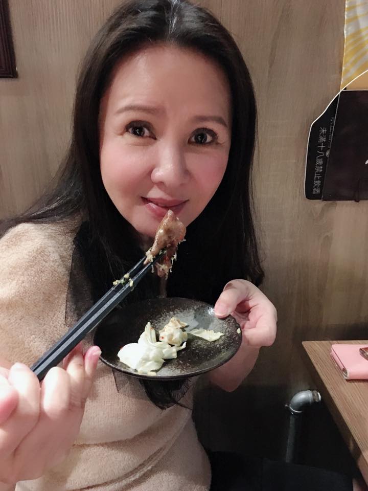 林美照「一天只吃一餐」養出45公斤好身材　離婚30年「獨自養大兩小孩」64歲近照超凍齡