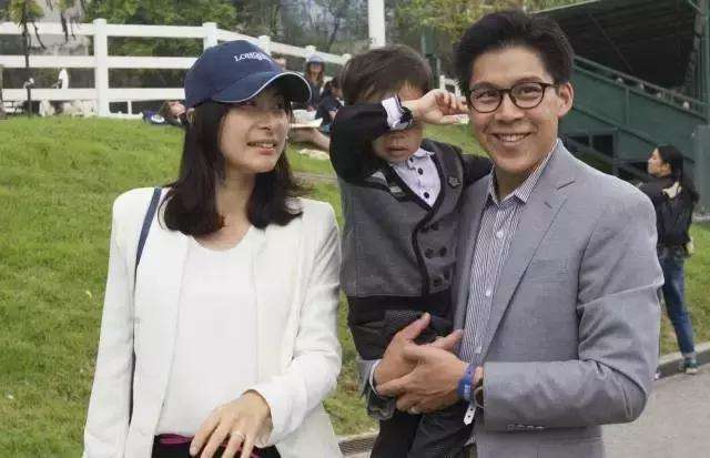 瞞了14年,郭晶晶父母身份大曝光,網友:難怪人人都說霍啟剛高攀