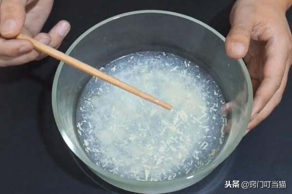 把香皂放進雪碧裡？清污漬去異味，實在太實用了