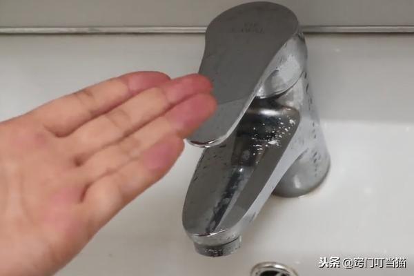 把香皂放進雪碧裡？清污漬去異味，實在太實用了