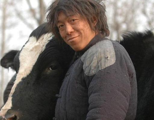 從窮酸歌手到影帝！黃渤「不忘貴人提攜」力挺他　「人品好」被封高情商當之無愧