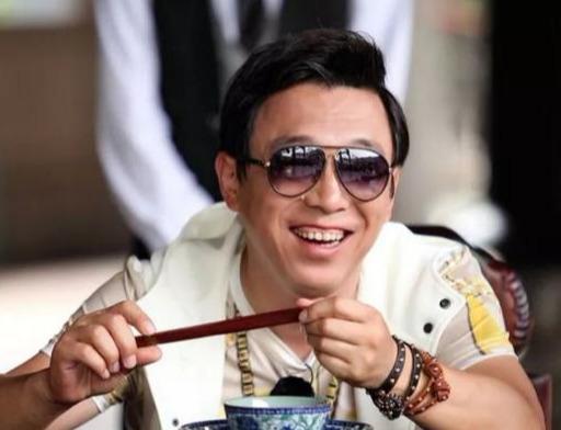 從窮酸歌手到影帝！黃渤「不忘貴人提攜」力挺他　「人品好」被封高情商當之無愧