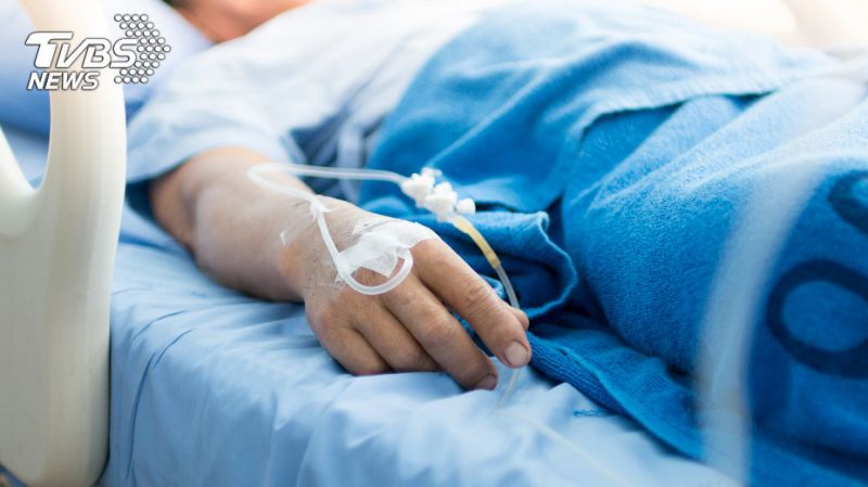 長輩都疼敗家子... 孝順養子「被老婆婆當空氣」只想親生兒  醫護怒嗆：做人不要這麼可悲