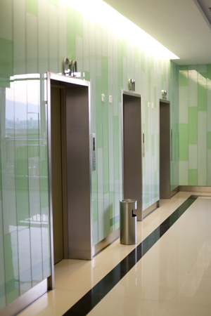 長輩都疼敗家子... 孝順養子「被老婆婆當空氣」只想親生兒  醫護怒嗆：做人不要這麼可悲