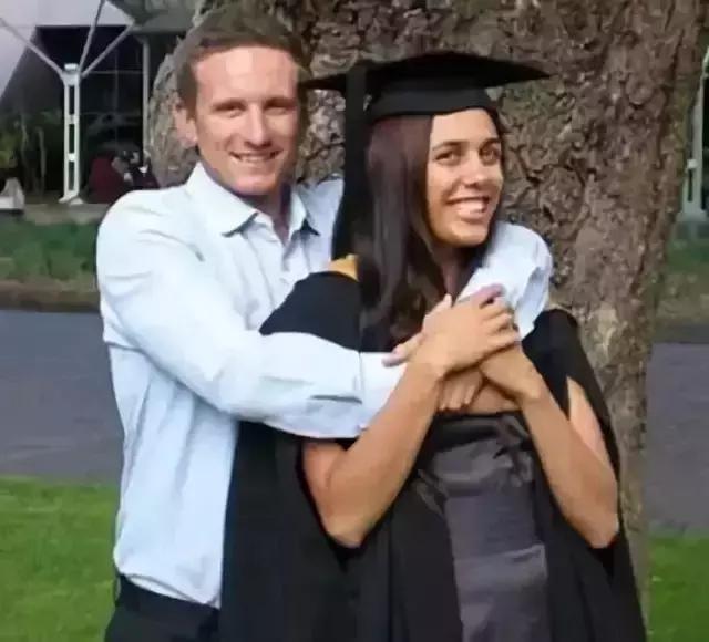 這個男孩誕生轟動了全世界，被稱作「奇迹之子」！因為他爸是全球最帥的男人，最牛的老公！