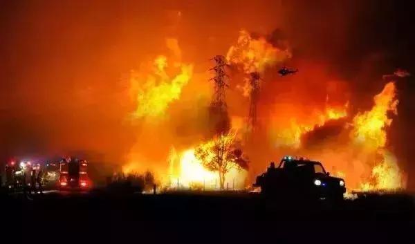 這個男孩誕生轟動了全世界，被稱作「奇迹之子」！因為他爸是全球最帥的男人，最牛的老公！