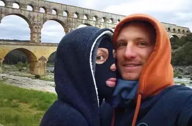 這個男孩誕生轟動了全世界，被稱作「奇迹之子」！因為他爸是全球最帥的男人，最牛的老公！