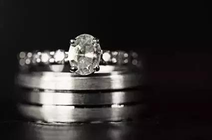 這個男孩誕生轟動了全世界，被稱作「奇迹之子」！因為他爸是全球最帥的男人，最牛的老公！