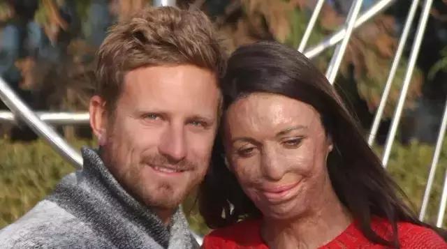 這個男孩誕生轟動了全世界，被稱作「奇迹之子」！因為他爸是全球最帥的男人，最牛的老公！