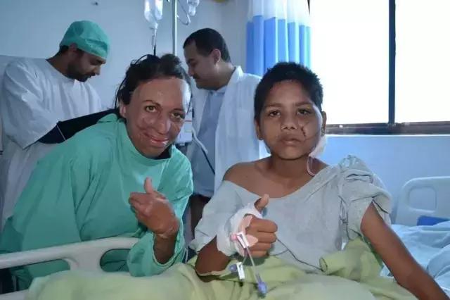 這個男孩誕生轟動了全世界，被稱作「奇迹之子」！因為他爸是全球最帥的男人，最牛的老公！