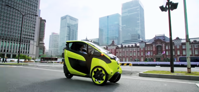 TOYOTA即將在台上市新款超級機車　「免加油只需充電3小時」還能遮風避雨！