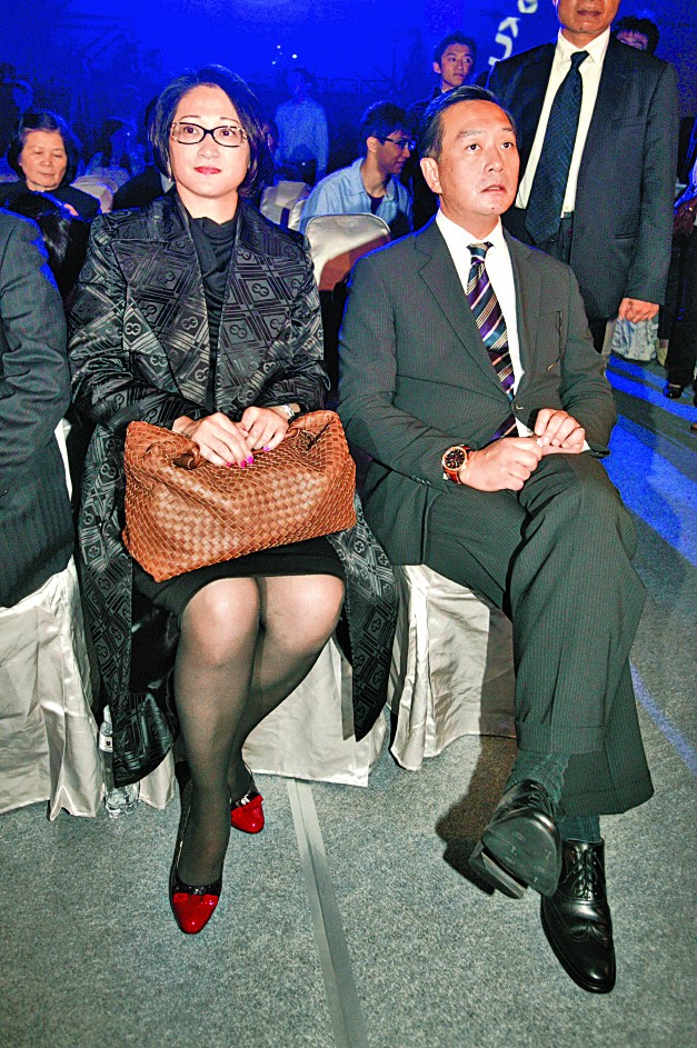 女名嘴臉書嘆「嚴凱泰走了不意外」留下妻兒咬牙打拼　她感慨喊：「身為養子，卻是天之驕子」