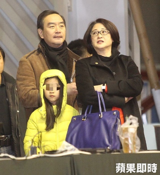 女名嘴臉書嘆「嚴凱泰走了不意外」留下妻兒咬牙打拼　她感慨喊：「身為養子，卻是天之驕子」