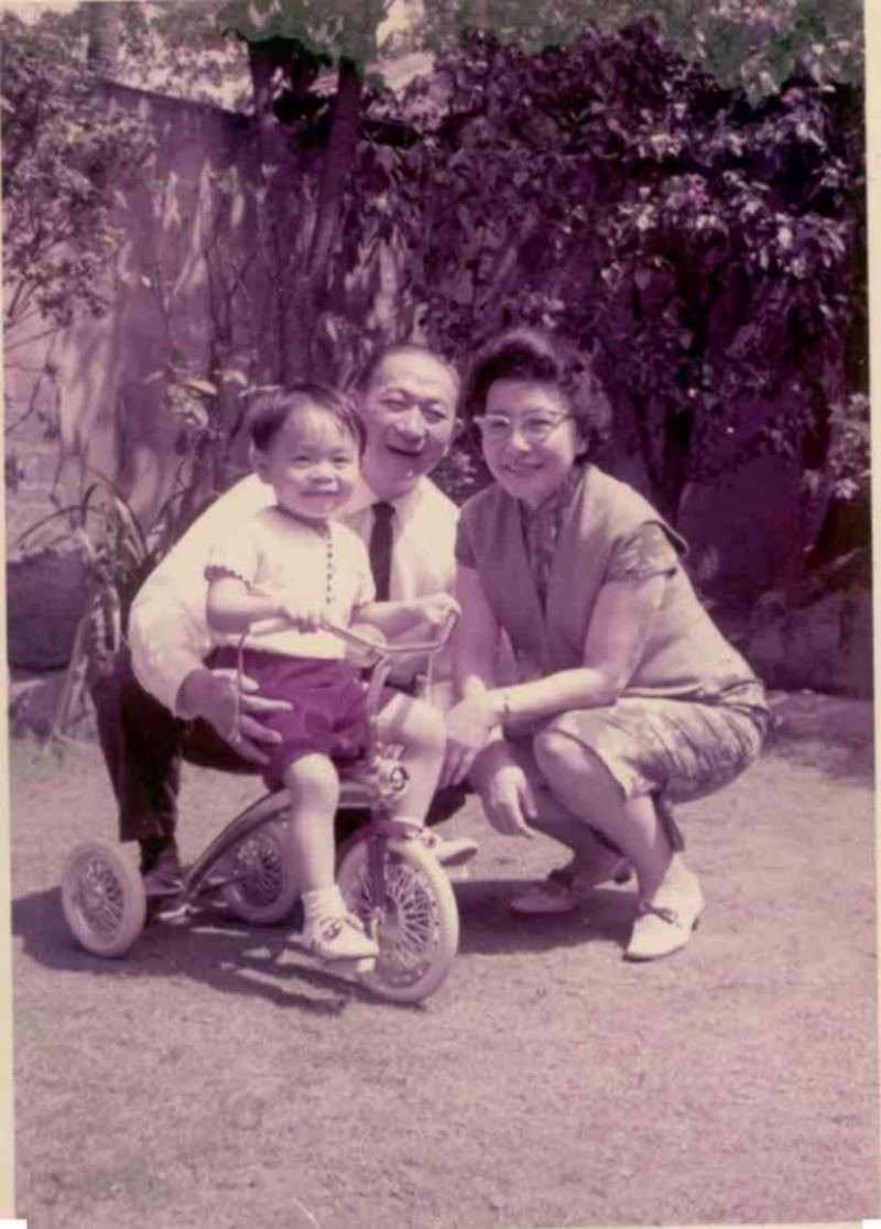 嚴凱泰生命中「最重要三個女人」 如今剩「2人相依為命」 他感性告白：謝謝上天將她們賜給我