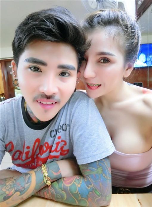喜歡就帶進門！他爽娶「4個正妹老婆」網友超羨慕　正宮曬正面照霸氣喊：「以老公為榮❤」