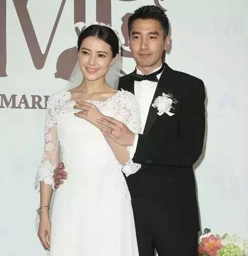 林心如結婚趙薇只給了10萬禮金,而他結婚,趙薇手一揮就是200萬!