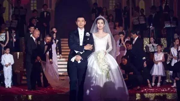 林心如結婚趙薇只給了10萬禮金,而他結婚,趙薇手一揮就是200萬!