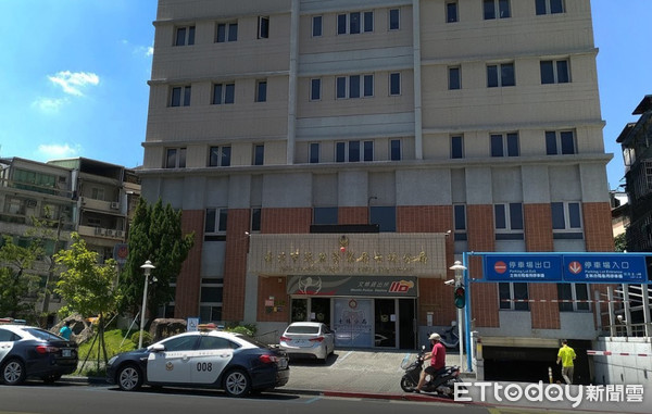 為59元飲料花1萬8公帑揪賊！女大生遭酸「大砲打小鳥」網友反嗆「管你偷大偷小」：叫小偷出錢