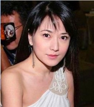 台灣第一美魔女！戈偉如傳授「懶人保養」肌膚好到看不出53歲　「有過兩段婚姻」與兒子就像朋友