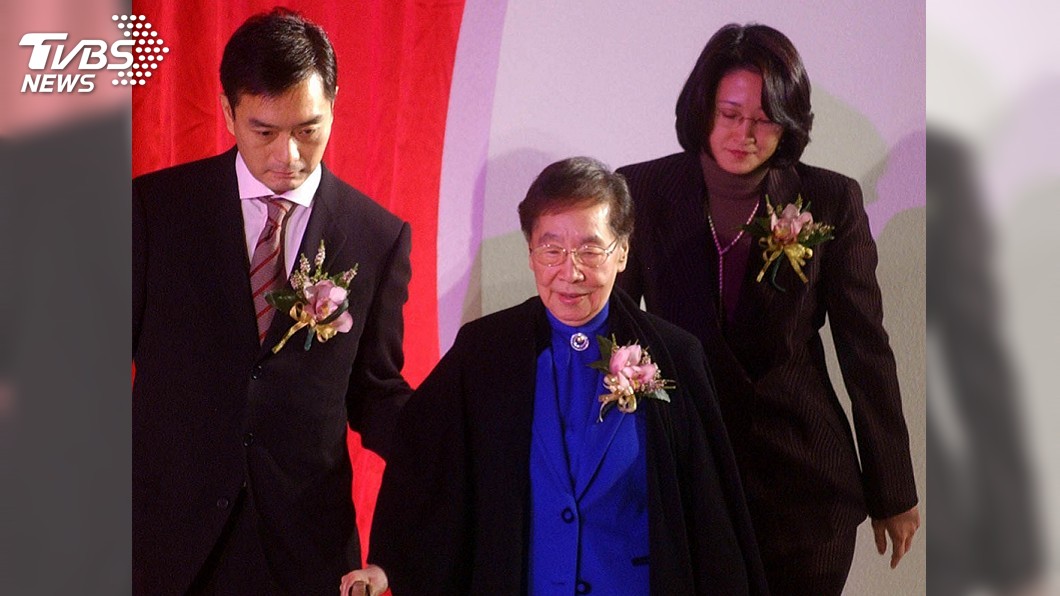 一場誤會嫁入豪門!嚴凱泰被「傳奇國手老婆」球場氣哭 27年婚姻夫唱婦隨:他永遠活在我心中