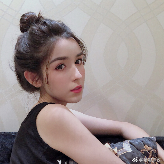 4000年一遇仙女!22歲新疆正妹跳舞「面紗下美貌」一夜爆紅 私下「逆天身材」網暴動:美女中的美女