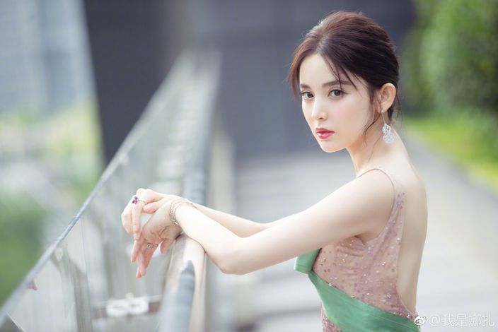 4000年一遇仙女!22歲新疆正妹跳舞「面紗下美貌」一夜爆紅 私下「逆天身材」網暴動:美女中的美女