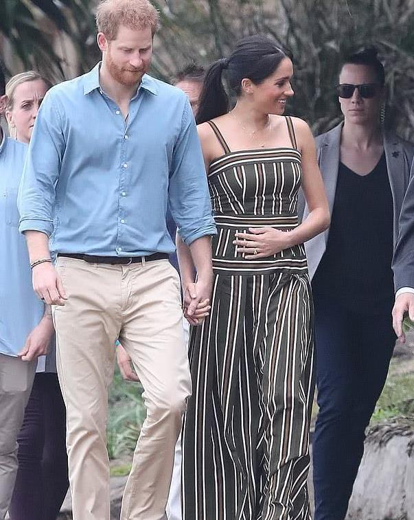 梅根懷孕後「孕肚走到哪摸到哪」被批：做作愛炫耀！　專家緩頰「下意識炫腹真相」：大家誤會她了