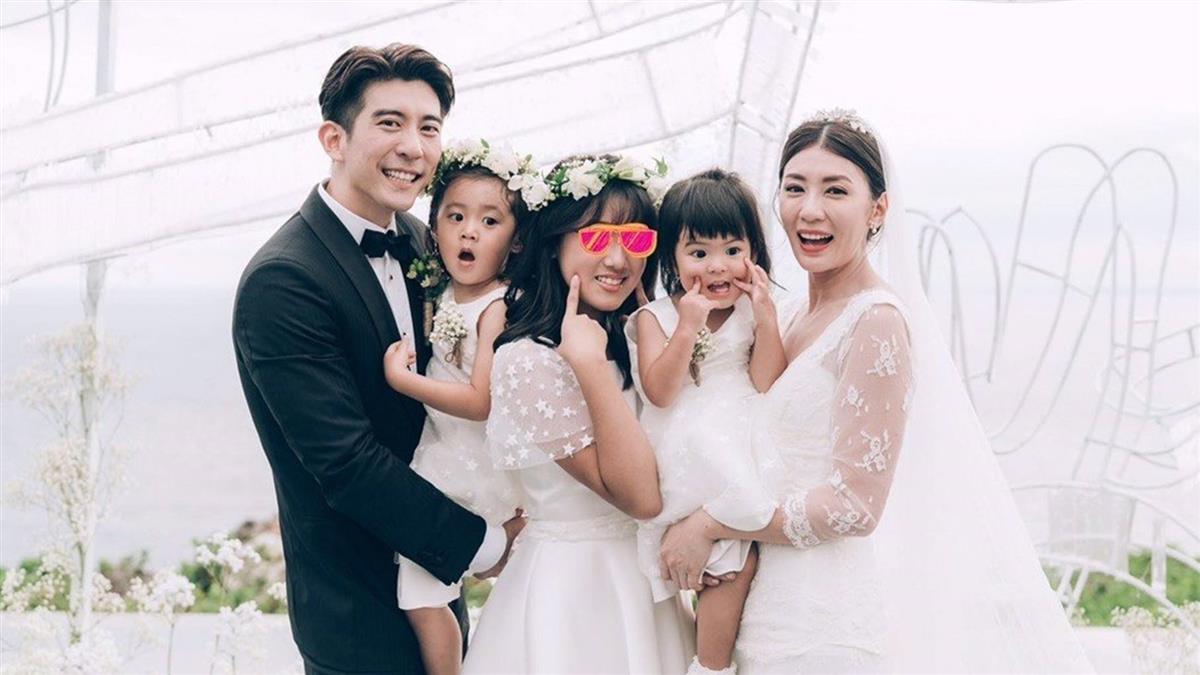 賈靜雯4套嫁衣!蕾絲滾邊「大秀深V美背」散發女王氣勢 最後「星空婚紗超美」讓尪整晚親不停