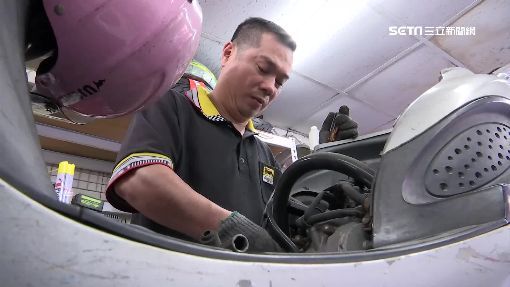鎖匠壓一下收300！女騎士不爽留一星負評嗆「很缺錢嗎...」  網友怒批：他會妳不會就是技術
