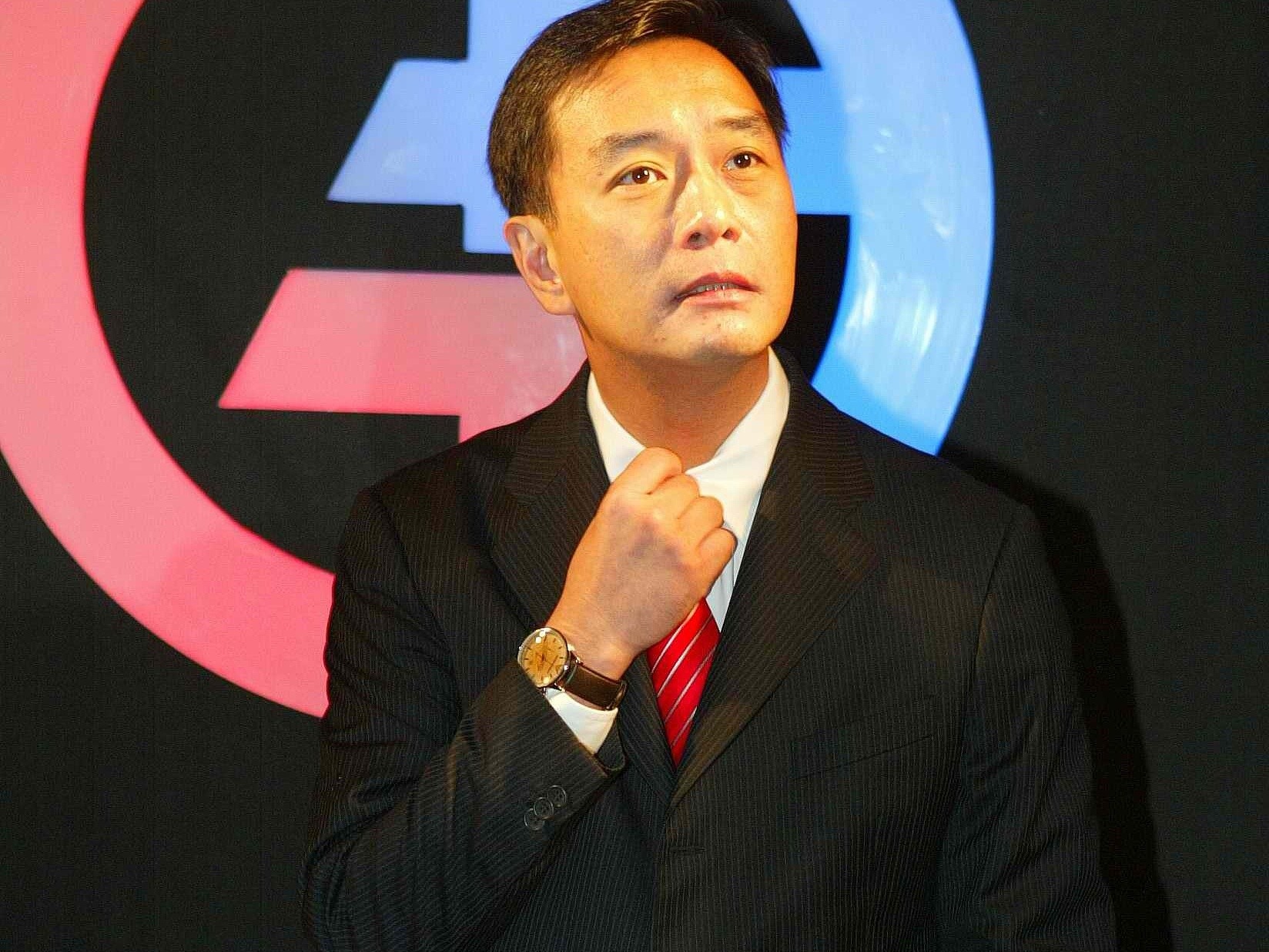 嚴凱泰年年巨款捐育幼院!謝絕感謝狀只收「小孩賀歲卡片」交代:不要捐知名慈善單位