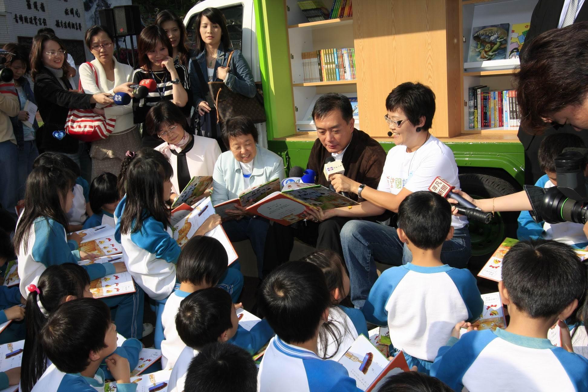 嚴凱泰年年巨款捐育幼院!謝絕感謝狀只收「小孩賀歲卡片」交代:不要捐知名慈善單位