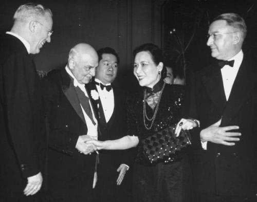 宋美齡在美國「一天換八次床單」,被指責浪費!秘書道出緣由,才知她的不易!