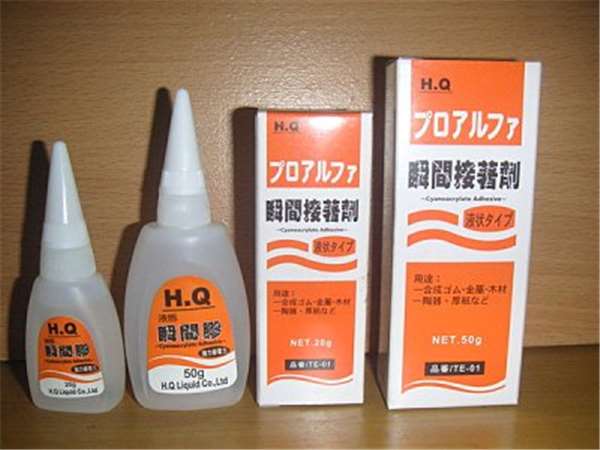 手指被快乾黏住怎麼辦？放入「溫熱的肥皂水」中100%無痛輕鬆掰開！趕快記下來