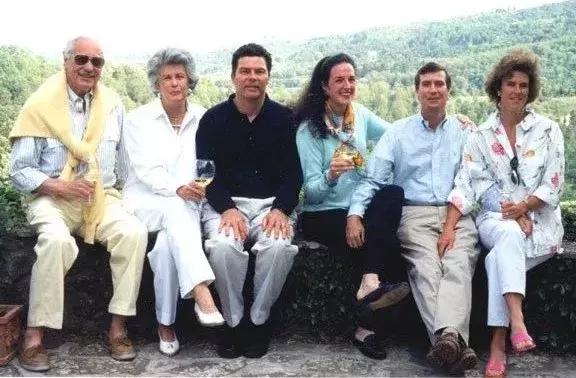 老夫妻6天閃婚恩愛73年!晚年「為病痛所苦」選擇「同時尊嚴離開」:有你在什麼都不怕