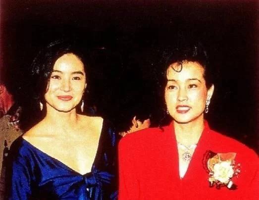 李安讚嘆林青霞「光芒蓋過所有人」　 劉德華稱「五人裡永遠第一個看到她」看完合照我信了