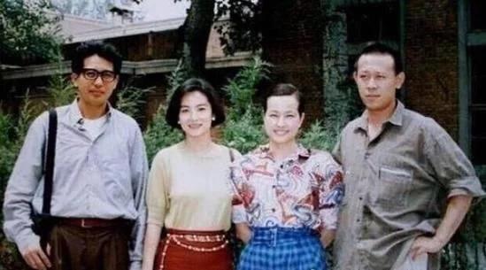 李安讚嘆林青霞「光芒蓋過所有人」　 劉德華稱「五人裡永遠第一個看到她」看完合照我信了