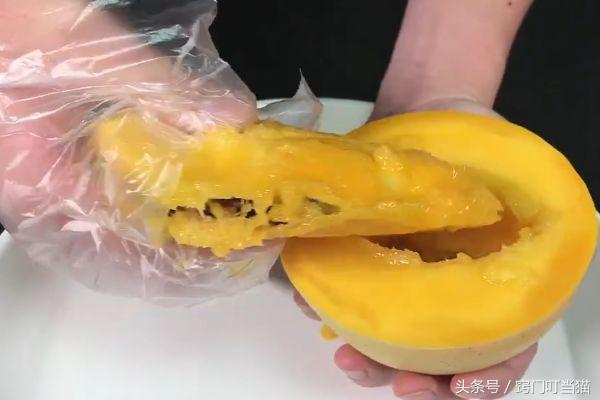 芒果還在用手剝？用這一招，不浪費果肉，還不弄髒手！