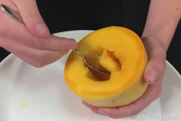 芒果還在用手剝？用這一招，不浪費果肉，還不弄髒手！