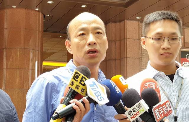 超坑！瑞豐夜市「水煮玉米4支220」民眾拒買還被甩臉　老闆娘終於出面喊冤：「我是被逼的」