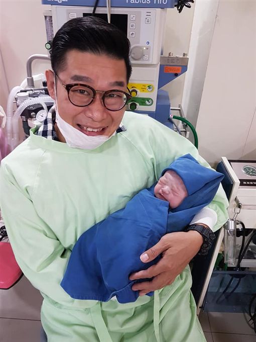 47歲馬力歐當爸！與「小11歲嫩妻」做人成功 「女兒正面照」曝光好美：名字更甜